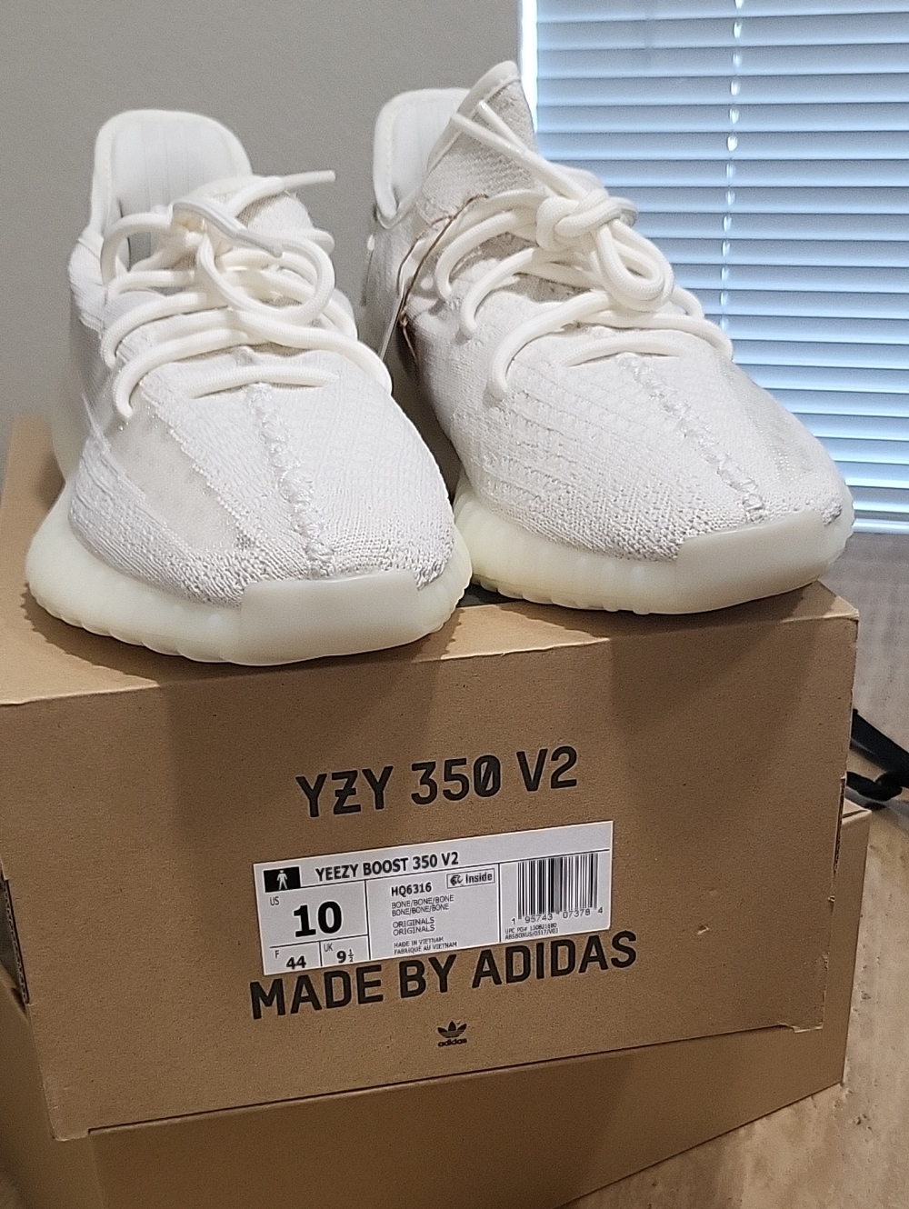 adidas Yeezy Boost 350 V2 - Off White